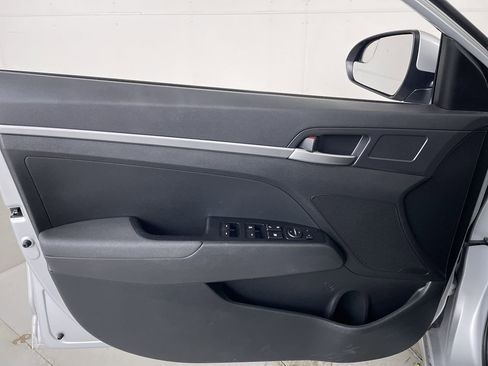 Used 2019 Hyundai Elantra SE w/ Cargo Package image 10