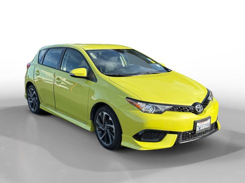 Used 2017 Toyota Corolla iM image 7