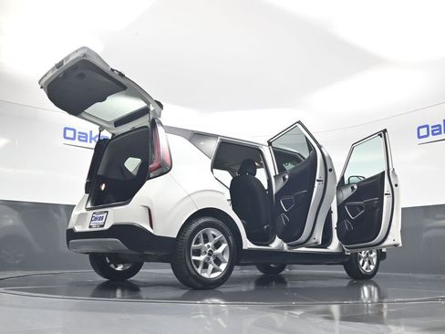 Used 2023 Kia Soul LX w/ LX Technology Package FWD image 57