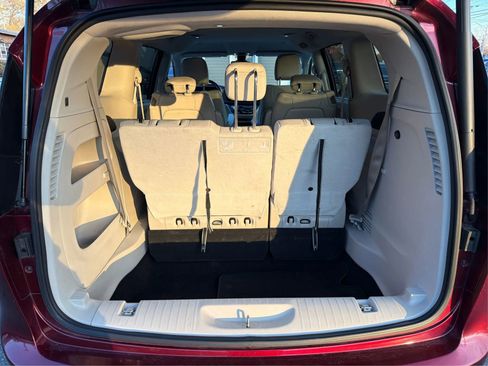 Used 2017 Chrysler Pacifica Touring-L w/ Tire & Wheel Group image 12