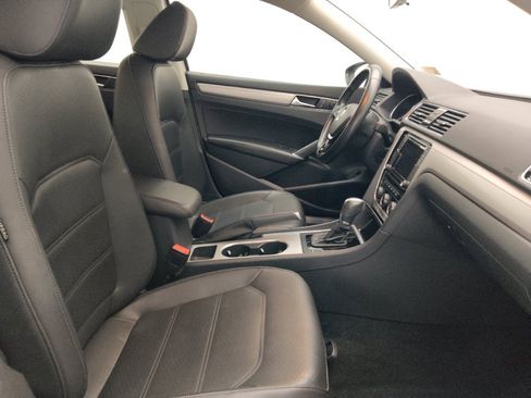 Used 2019 Volkswagen Passat 2.0T Wolfsburg w/ Wheels & Sunroof Package FWD image 21