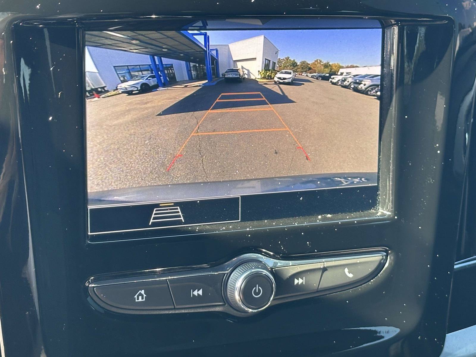 Used 2023 Chevrolet Traverse LT FWD image 11