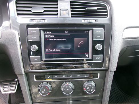 Used 2019 Volkswagen Golf Alltrack S image 18