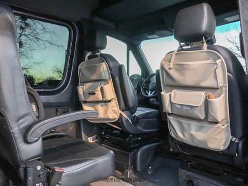 Used 2022 Mercedes-Benz Sprinter 2500 image 32