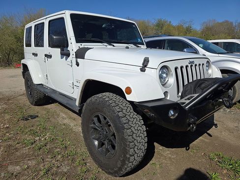 Used 2018 Jeep Wrangler Unlimited Sahara w/ Connectivity Group image 2