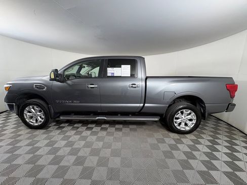 Used 2017 Nissan Titan SV image 4