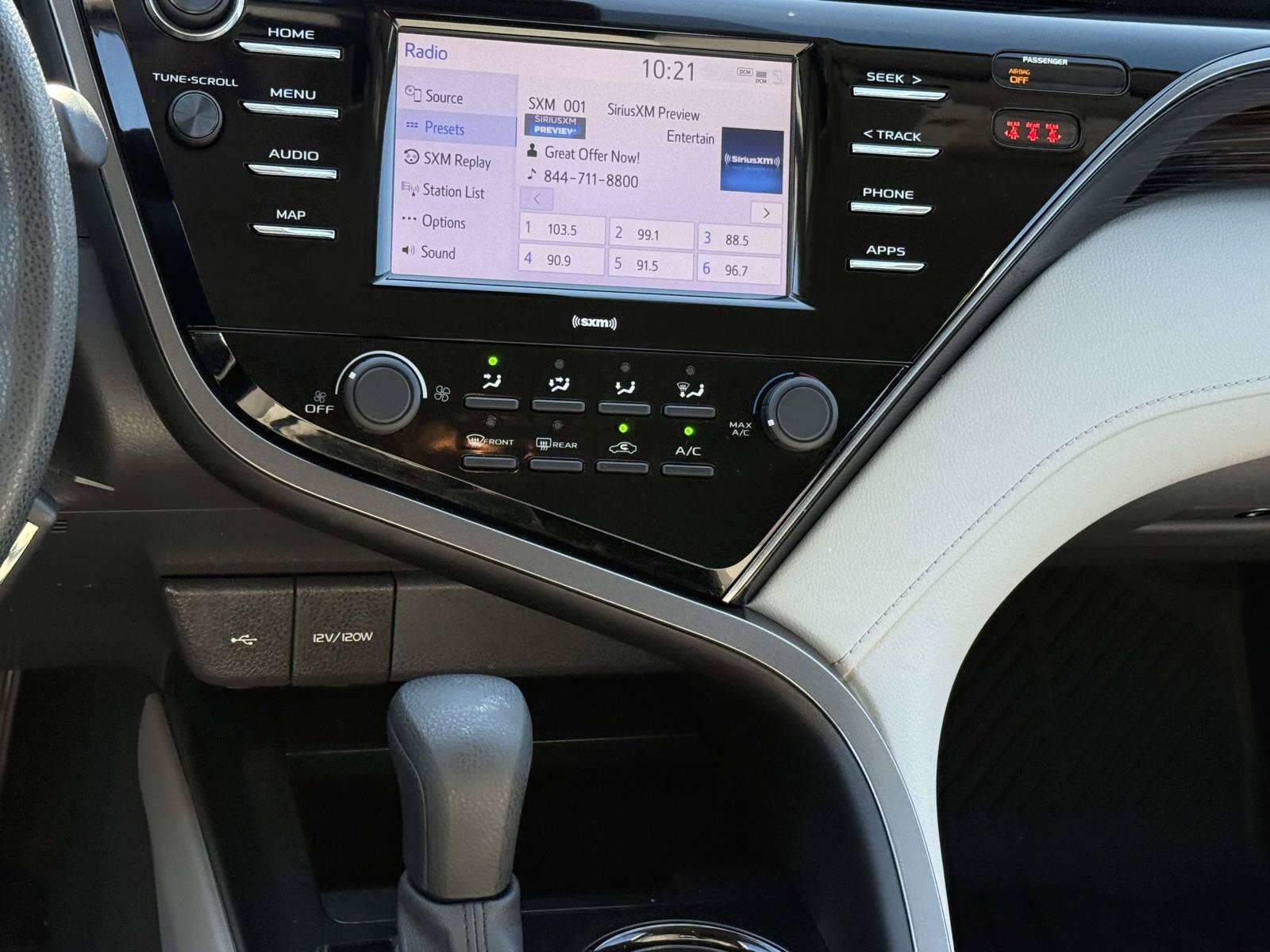 Used 2020 Toyota Camry LE FWD image 10