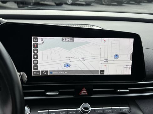 Used 2023 Hyundai Elantra Limited image 19