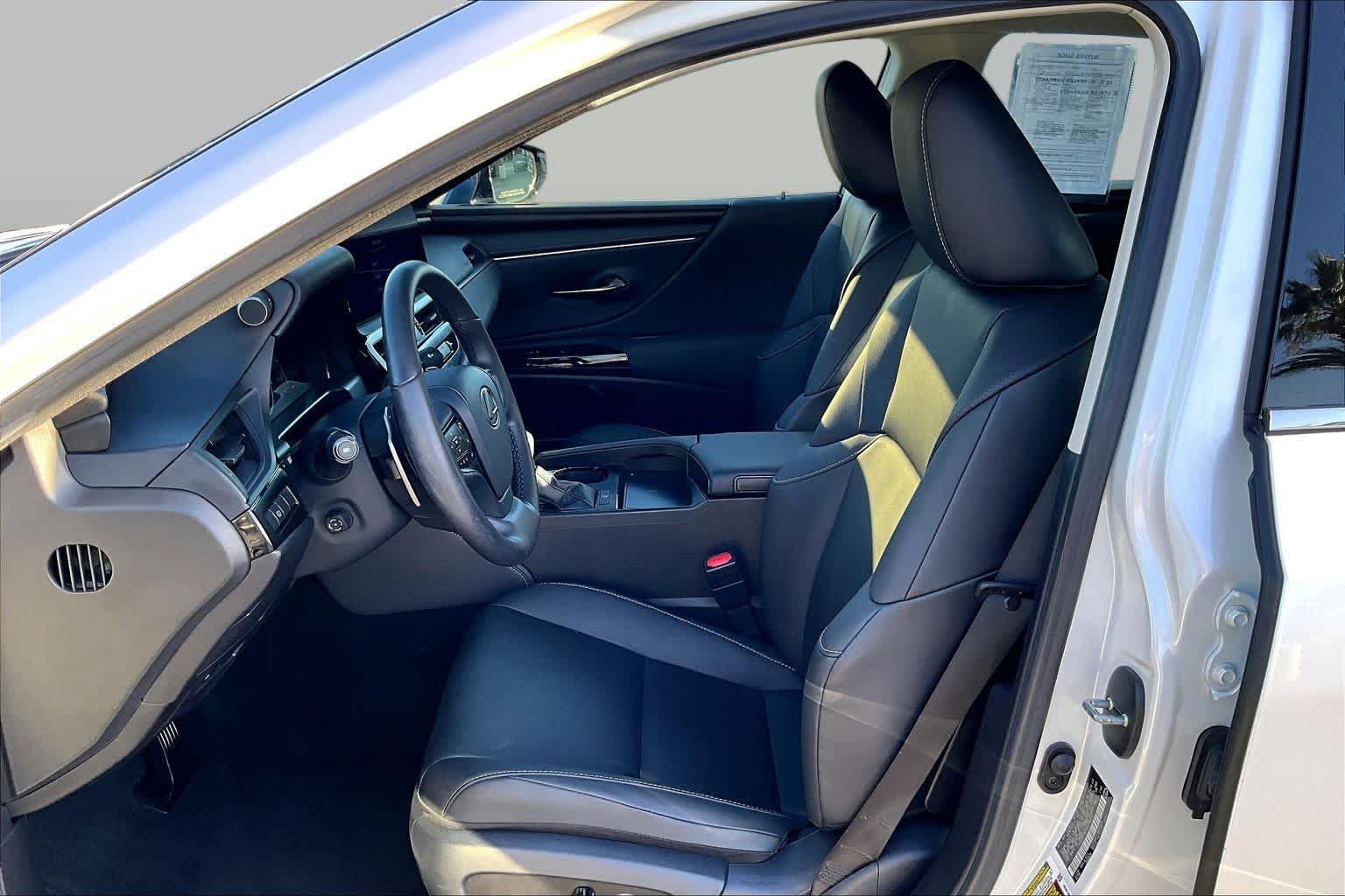 Used 2024 Lexus ES 350 w/ Premium Package FWD image 7