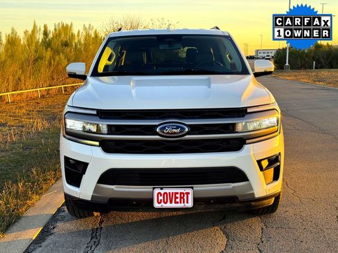Used 2024 Ford Expedition XLT image 3