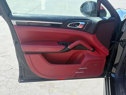 Used 2016 Porsche Cayenne GTS AWD/4WD image 24