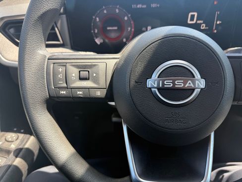 Used 2025 Nissan Kicks SV FWD image 17