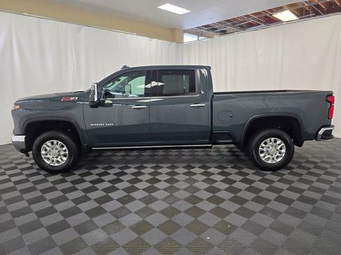 Used 2025 Chevrolet Silverado 3500 LTZ w/ LTZ Convenience Package image 4