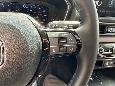 Used 2025 Honda Pilot Elite image 17