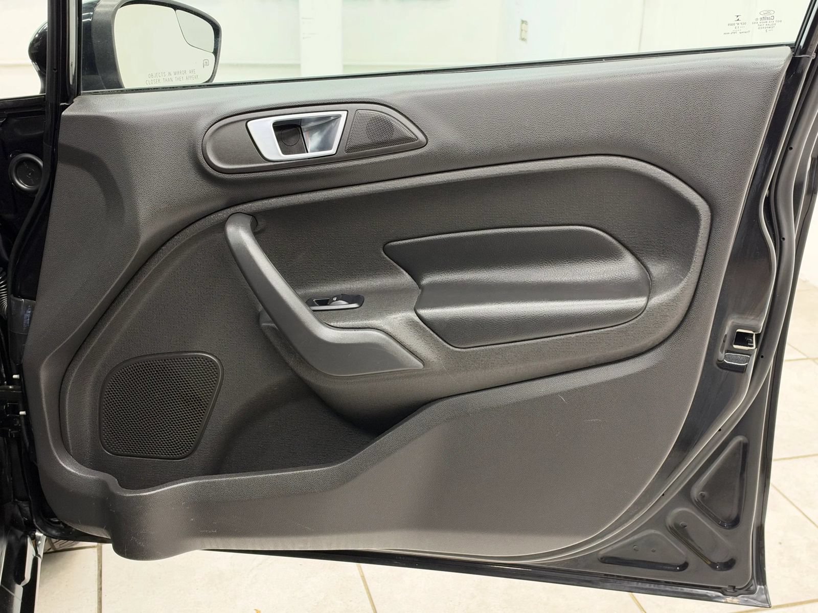 Used 2014 Ford Fiesta Titanium FWD image 23