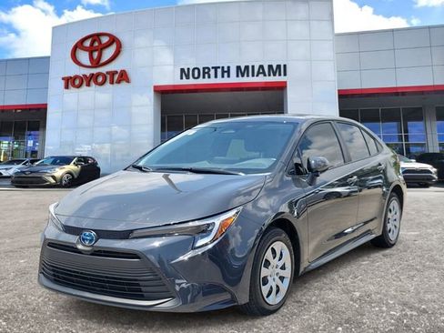 Used 2025 Toyota Corolla LE image 2