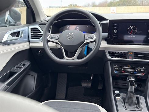 New 2025 Volkswagen Taos SE image 24