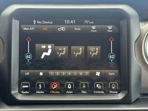 Used 2018 Jeep Wrangler Unlimited Sahara w/ Uconnect 4C Nav & Sound Group AWD/4WD image 31