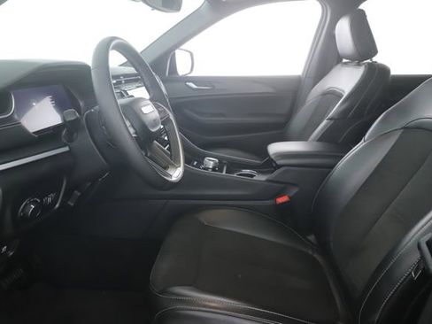 Used 2024 Jeep Grand Cherokee Altitude image 16