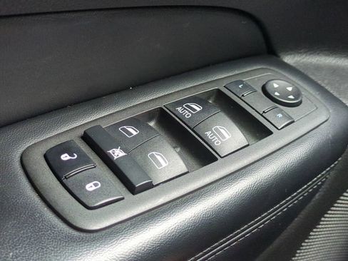 Used 2022 Jeep Grand Cherokee Limited w/ Trailer Tow Group IV image 27