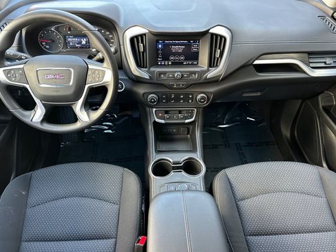 Used 2024 GMC Terrain SLE FWD image 12