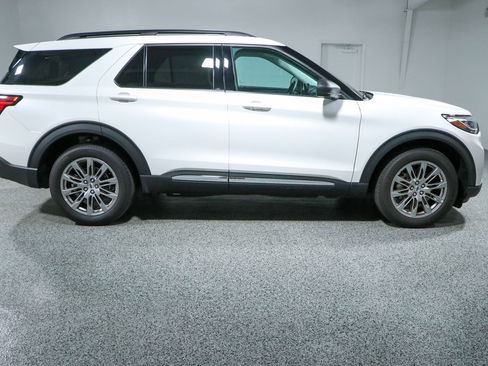Used 2025 Ford Explorer Active w/ Active Comfort Package AWD/4WD image 6
