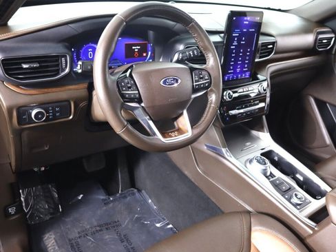 Used 2022 Ford Explorer King Ranch w/ Technology Package AWD/4WD image 9