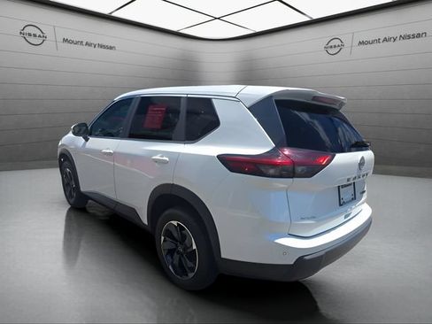 Certified 2024 Nissan Rogue SV AWD/4WD image 6