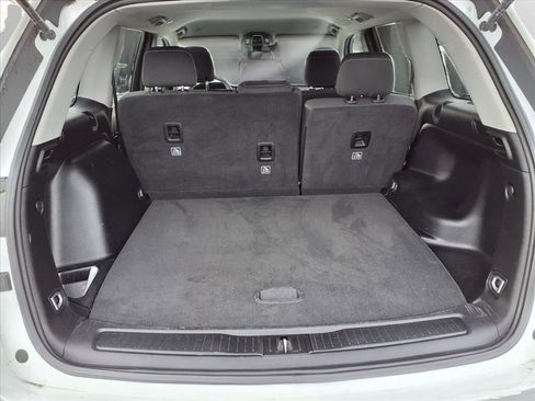 Used 2023 Jeep Grand Cherokee Laredo image 25