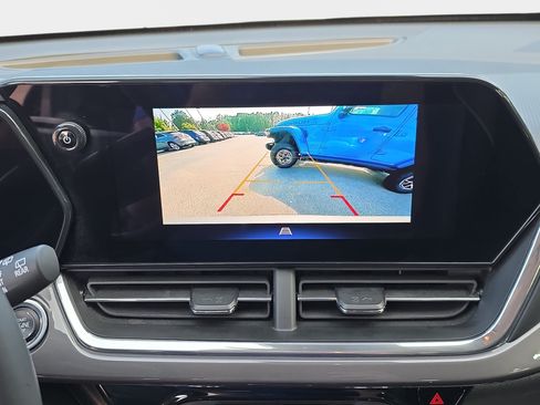 Used 2025 Chevrolet Trax ACTIV w/ Driver Confidence Package FWD image 20