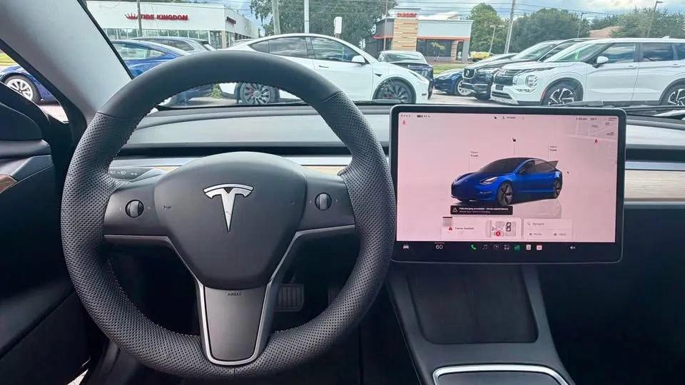 Used 2022 Tesla Model 3 RWD image 10