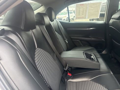 Used 2024 Toyota Camry SE image 11