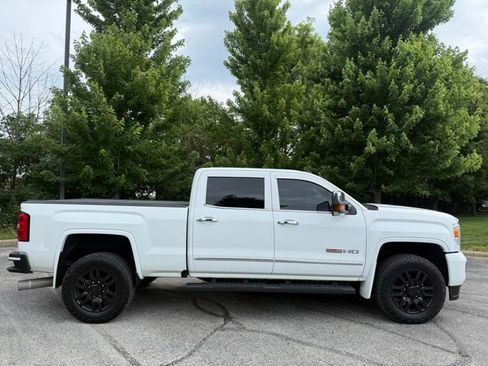 Used 2016 GMC Sierra 2500 SLT w/ All-Terrain HD Package AWD/4WD image 2