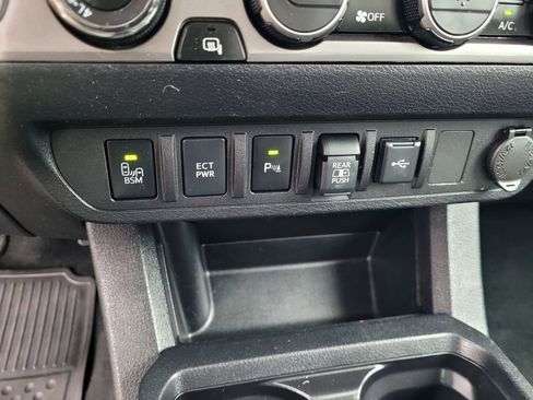 Used 2023 Toyota Tacoma SR5 AWD/4WD image 18