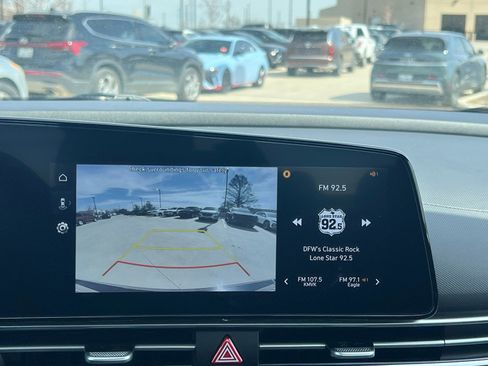 Used 2025 Hyundai Elantra Limited image 33