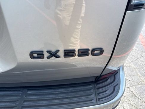 Used 2025 Lexus GX 550 AWD/4WD image 9