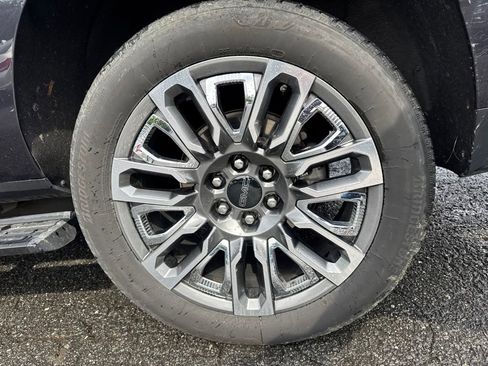 Used 2023 GMC Yukon XL Denali Ultimate w/ LPO, Floor Liner Package AWD/4WD image 17