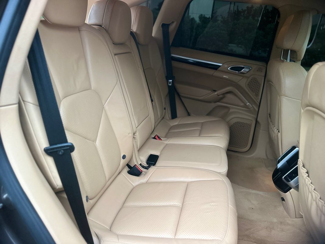 Used 2014 Porsche Cayenne Diesel AWD/4WD image 28