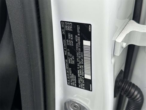 Used 2023 Volvo XC60 B5 Plus image 26