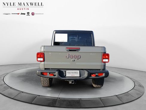 Used 2023 Jeep Gladiator Rubicon w/ Trailer Tow Package AWD/4WD image 15