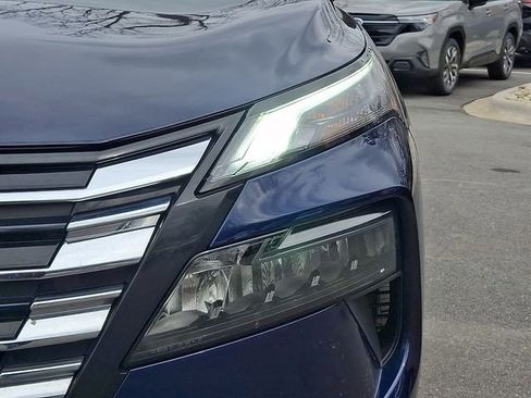 Used 2025 Nissan Rogue SV image 9