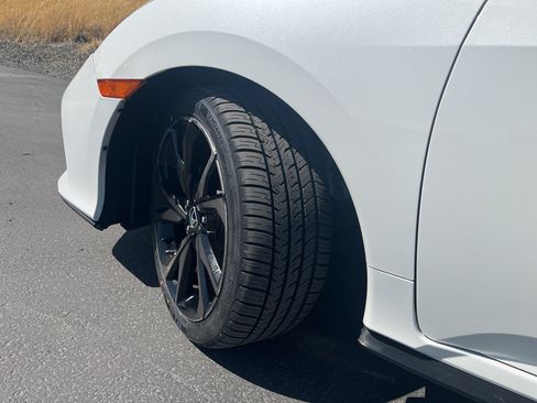 Used 2019 Honda Civic Sport image 12