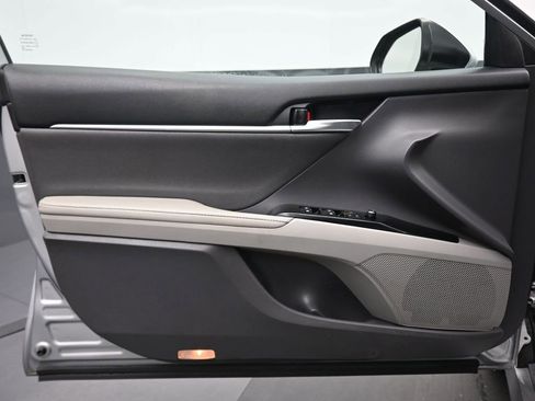 Used 2019 Toyota Camry XLE image 9