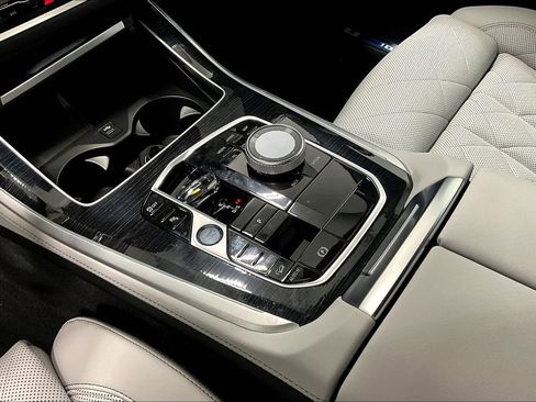 New 2025 BMW X5 M60i image 9