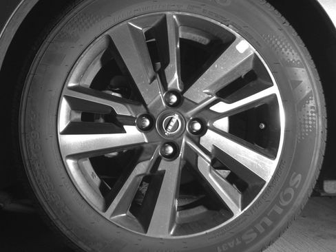 Used 2025 Nissan Versa SV image 12