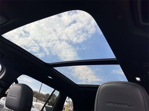 Used 2024 GMC Acadia Denali w/ Super Cruise Package image 21