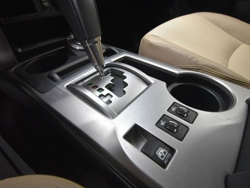 Used 2018 Toyota 4Runner SR5 Premium image 19