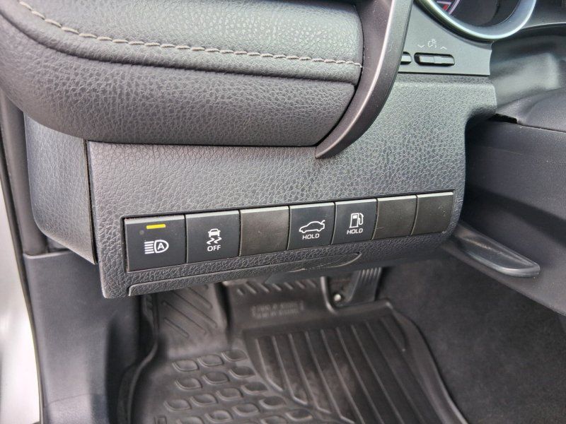 Used 2020 Toyota Camry SE FWD image 16
