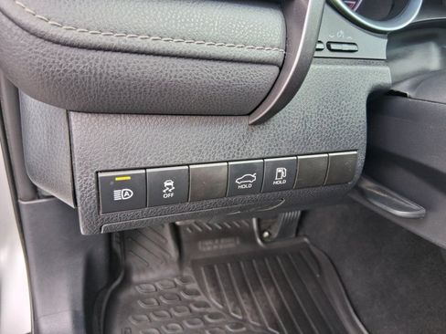 Used 2020 Toyota Camry SE FWD image 16