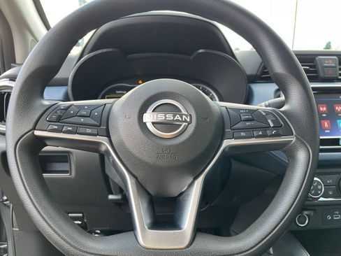 Used 2025 Nissan Versa SV FWD image 28